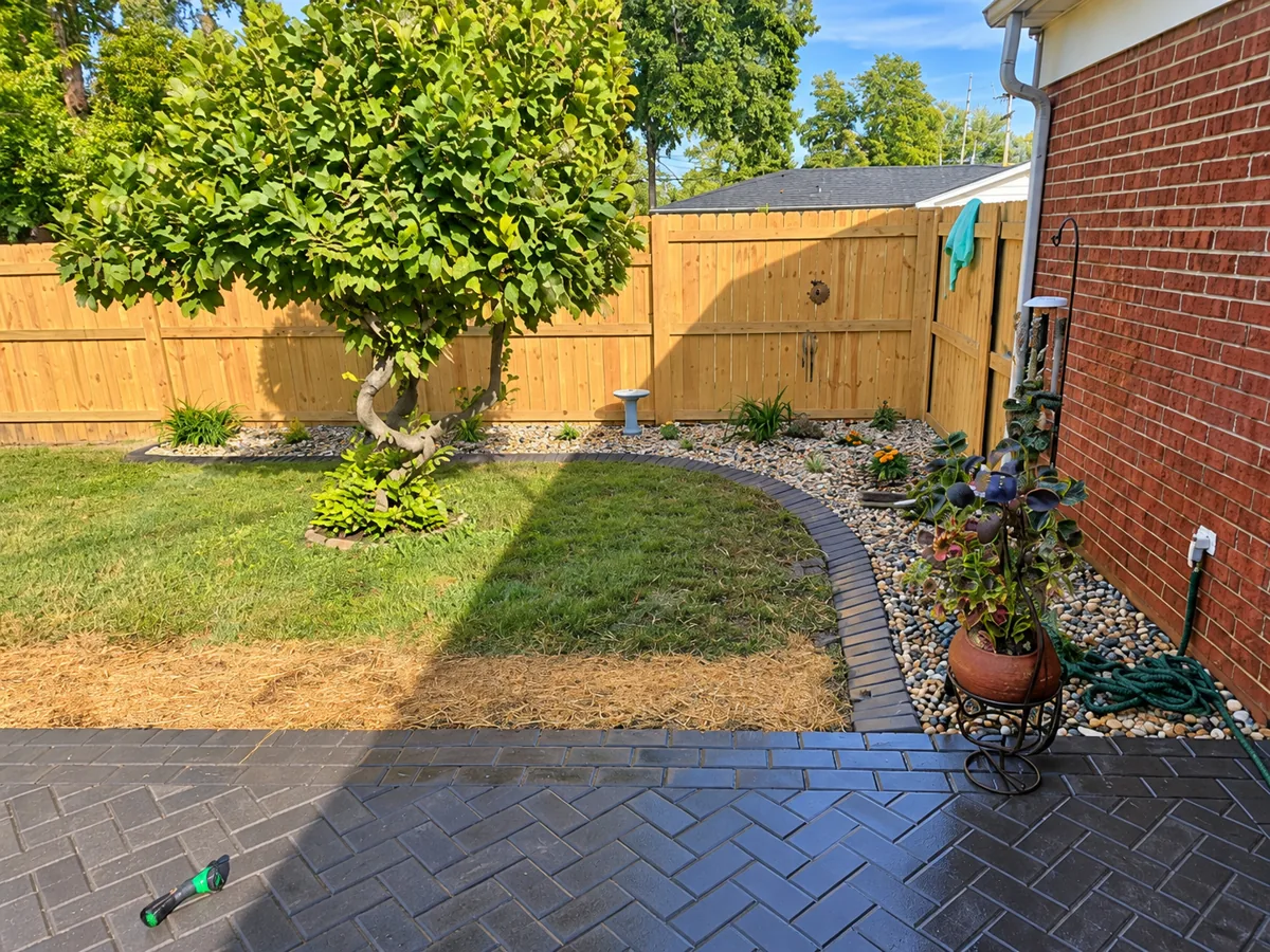 Privacy fence and curved landscape border